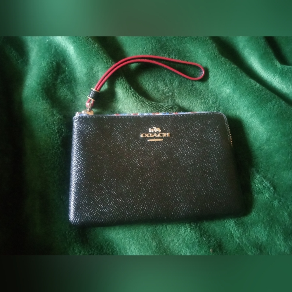 Coach wristlet - Picture 2 of 6